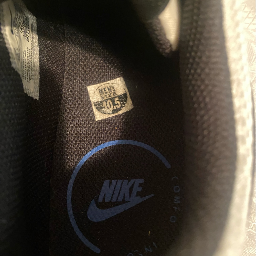 Nike Air Max Sneakers in Black and Blue - Picture 9 of 10
